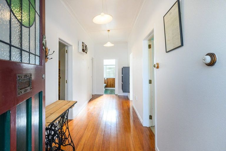 Photo of property in 18 Harris Street, Marton, 4710