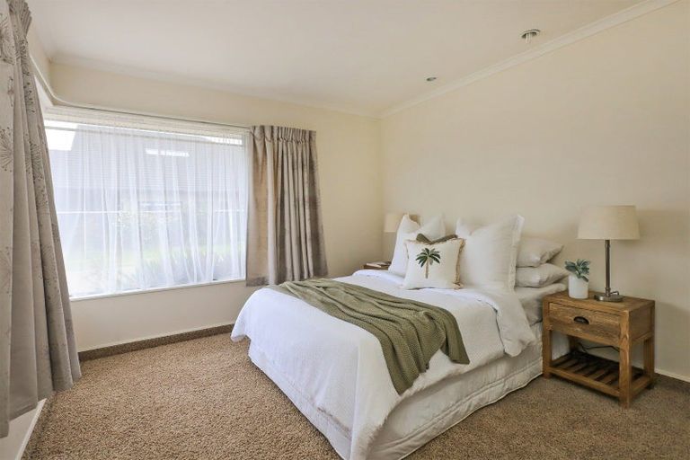 Photo of property in 28 Kensington Drive, Taradale, Napier, 4112