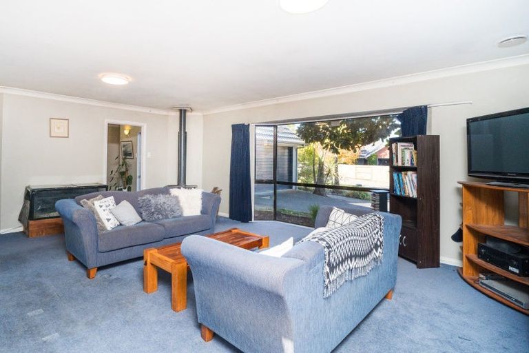 Photo of property in 15 Rothesay Place, Highbury, Palmerston North, 4412