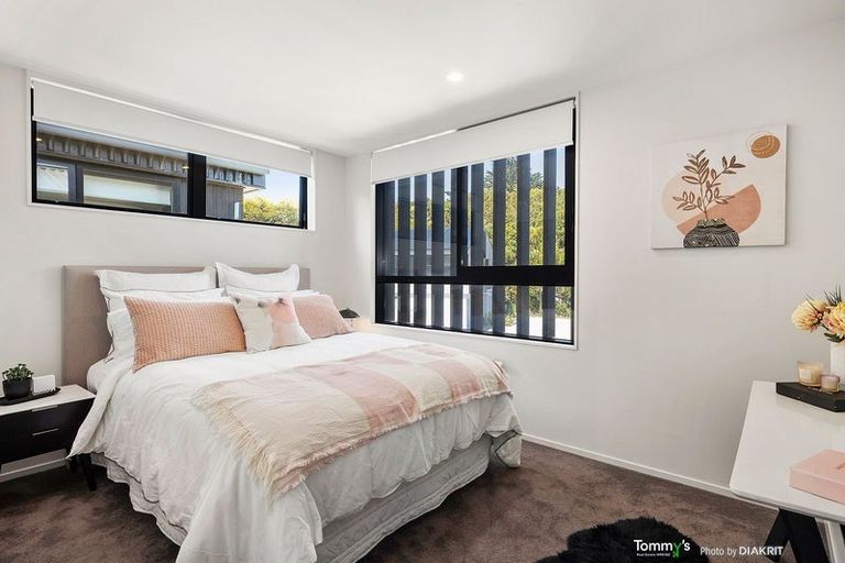 Photo of property in 3/6 Bushland Grove, Paparangi, Wellington, 6037
