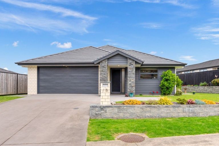 Photo of property in 18 Sycamore Drive, Sunnynook, Auckland, 0620