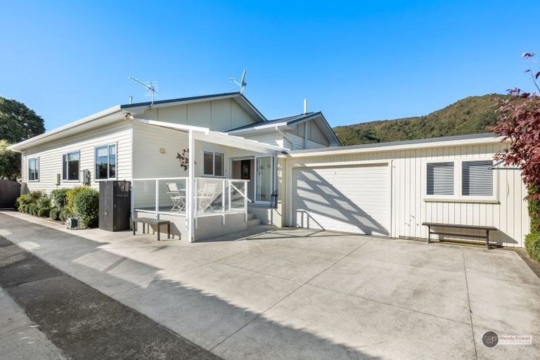 Photo of property in 40 Saint Ronans Avenue, Waterloo, Lower Hutt, 5011