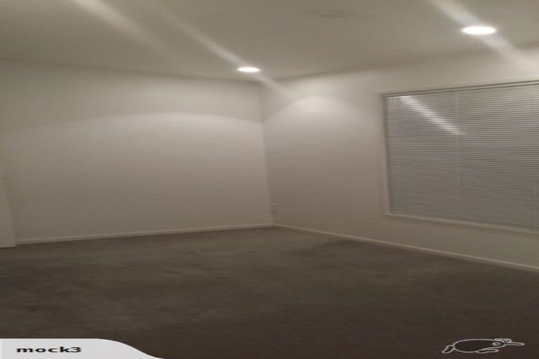 Photo of property in 35 Cyclarama Crescent, Massey, Auckland, 0614