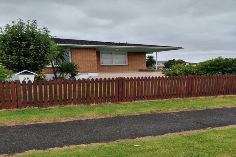 Photo of property in 39 Kenderdine Road, Papatoetoe, Auckland, 2025