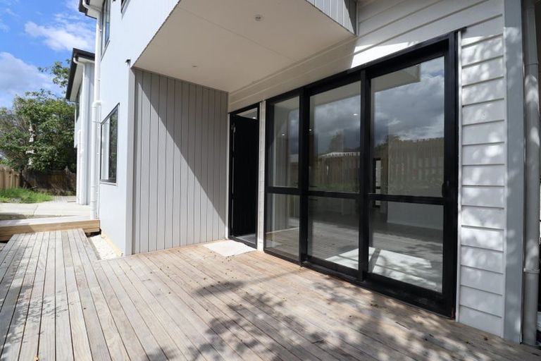 Photo of property in 127 Oreil Avenue, West Harbour, Auckland, 0618