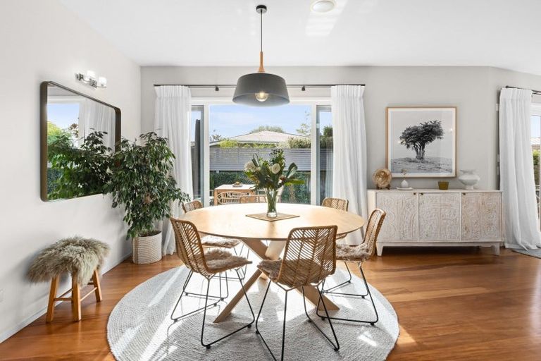 Photo of property in 18a Cambridge Terrace, Taradale, Napier, 4112