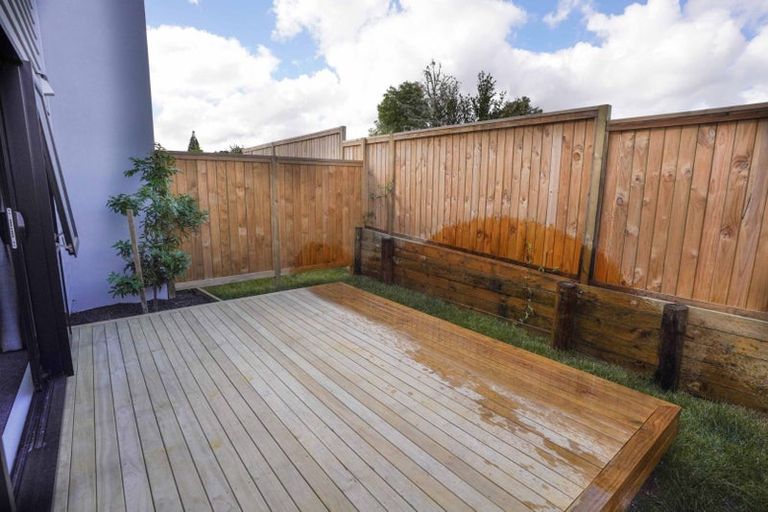 Photo of property in 7/19 Kingdale Road, Henderson, Auckland, 0610