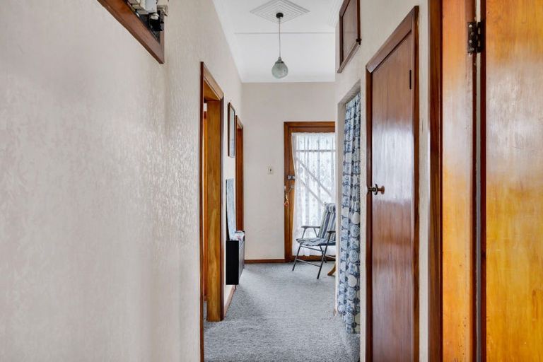 Photo of property in 30 Graham Street, Eltham, 4322
