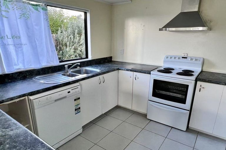 Photo of property in 2/10 Belmont Terrace, Milford, Auckland, 0620