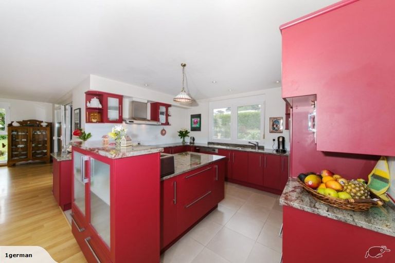 Photo of property in 32 Red Hills Road, Massey, Auckland, 0614