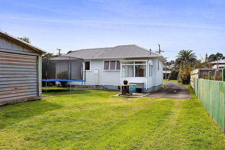 Photo of property in 31 Paritutu Road, Spotswood, New Plymouth, 4310