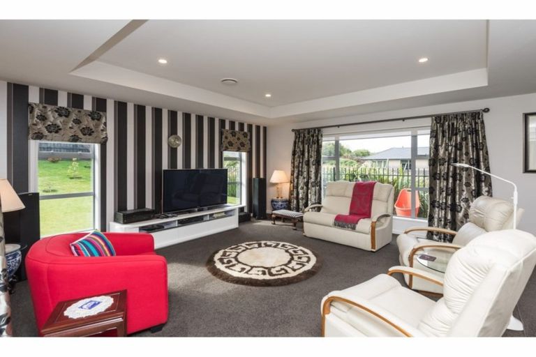 Photo of property in 43 Davaar Crescent, Broomfield, Christchurch, 8042