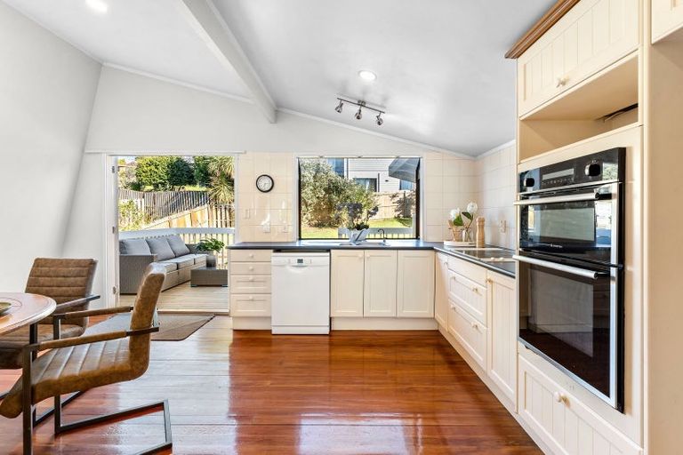 Photo of property in 3 Walnut Lane, Browns Bay, Auckland, 0630