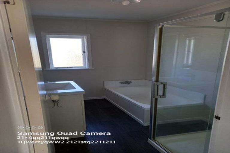 Photo of property in 45 Sylvan Crescent, Te Atatu South, Auckland, 0610
