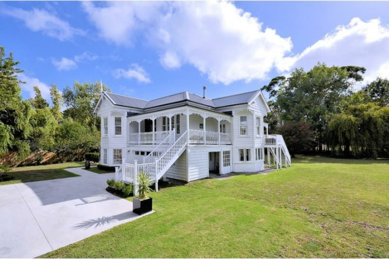 Photo of property in 4 Parkhurst Road, Helensville, 0874