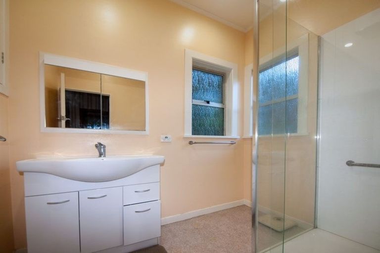 Photo of property in 2 The Rigi, Northland, Wellington, 6012