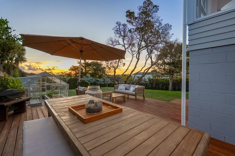 Photo of property in 122a Birkdale Road, Birkdale, Auckland, 0626