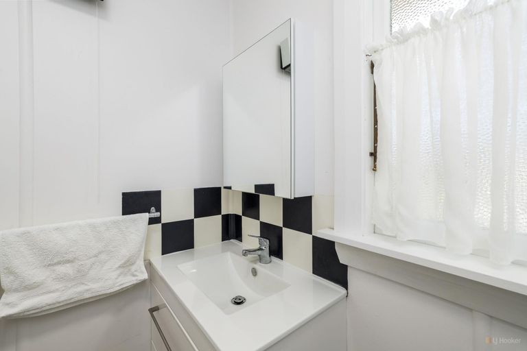 Photo of property in 15 Edward Street, Waimate, 7924