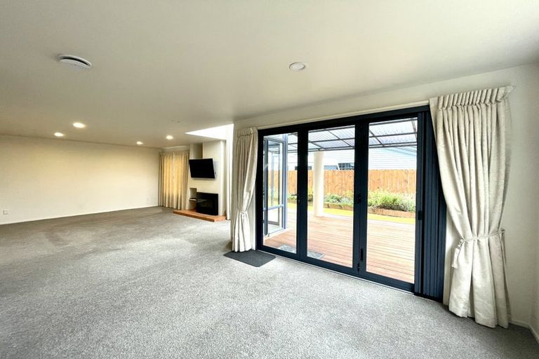 Photo of property in 15 Hoyte Place, Pukehangi, Rotorua, 3015