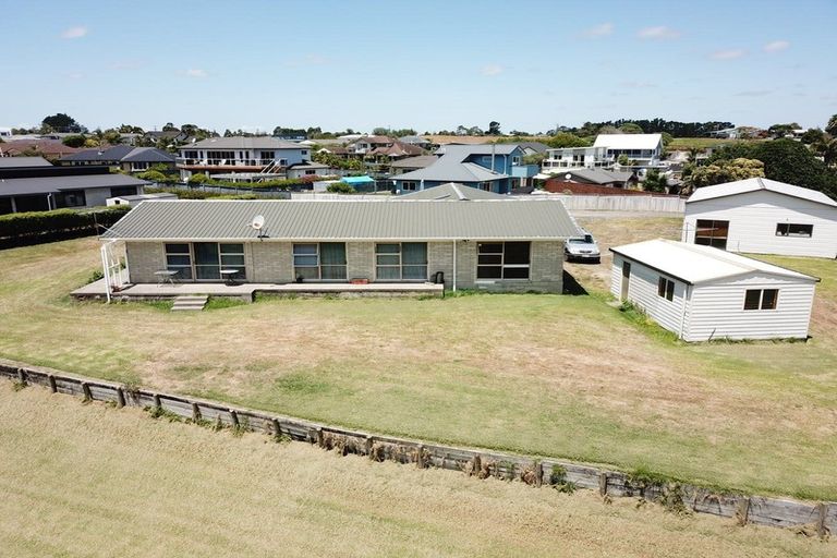 Photo of property in 12 Keven Road, Clarks Beach, Pukekohe, 2679