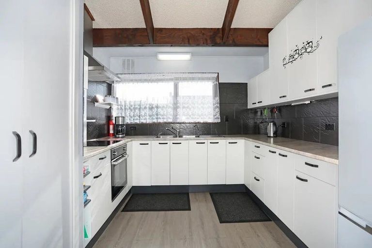 Photo of property in 12b Oxford Street, Marton, 4710