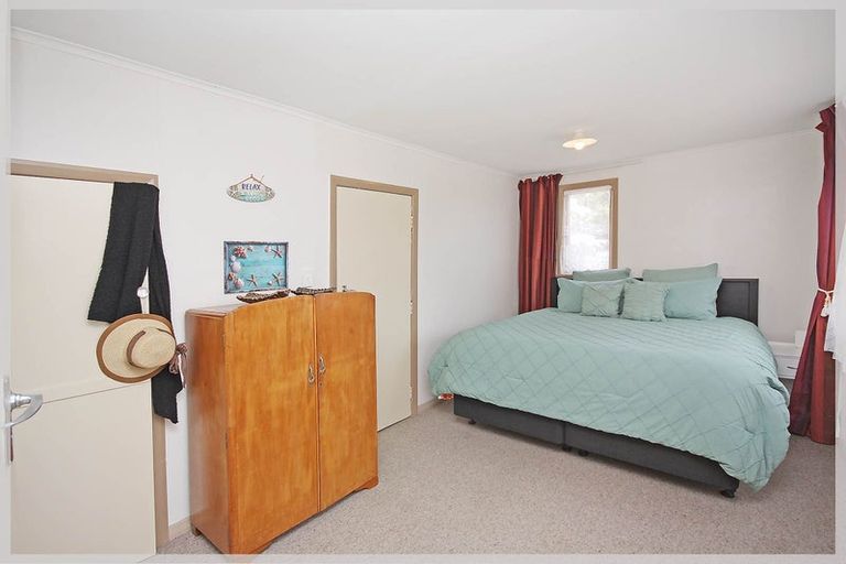 Photo of property in 26 Hall Place, Foxton Beach, Foxton, 4815