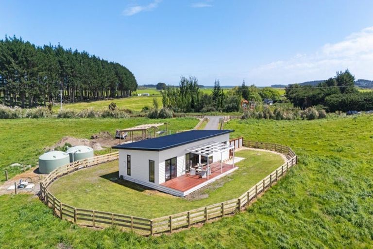 Photo of property in 1121 Parewanui Road, Parewanui, Bulls, 4894