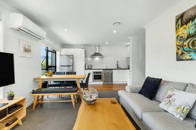 Photo of property in 4 William Earp Place, Tawa, Wellington, 5028