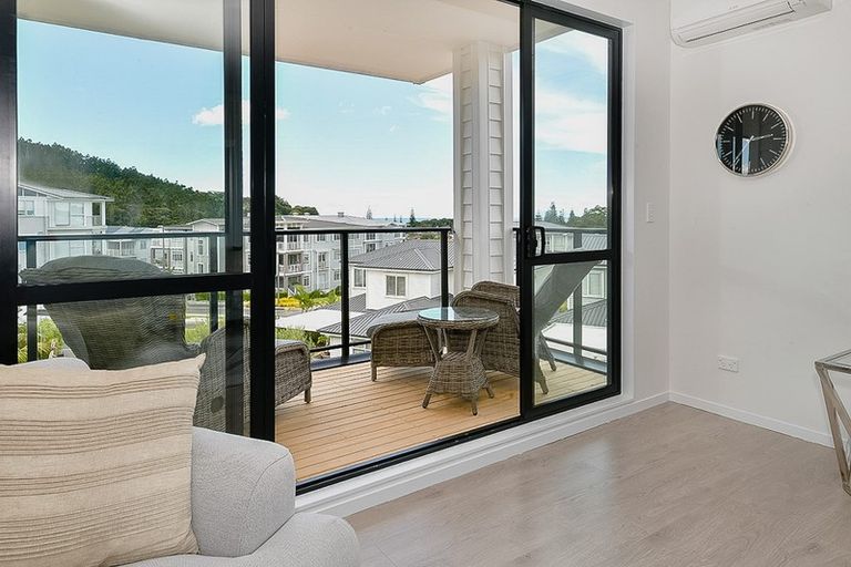 Photo of property in 61 Landmark Terrace, Orewa, 0931