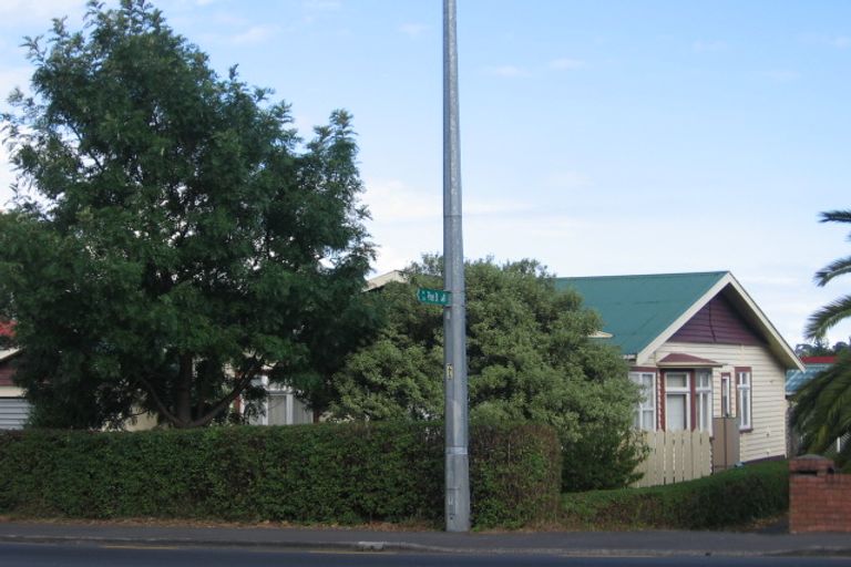 Photo of property in 3154 Great North Road, New Lynn, Auckland, 0600