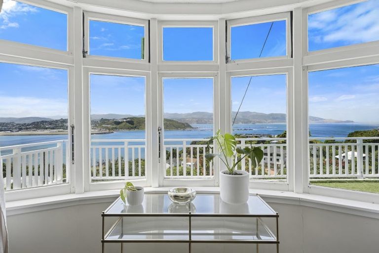 Photo of property in 49 Hungerford Road, Lyall Bay, Wellington, 6022