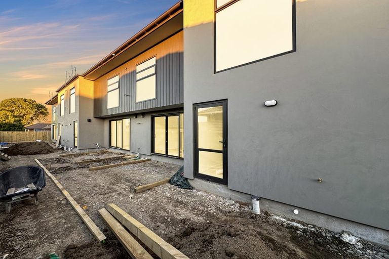 Photo of property in 2/34 Vagues Road, Northcote, Christchurch, 8052