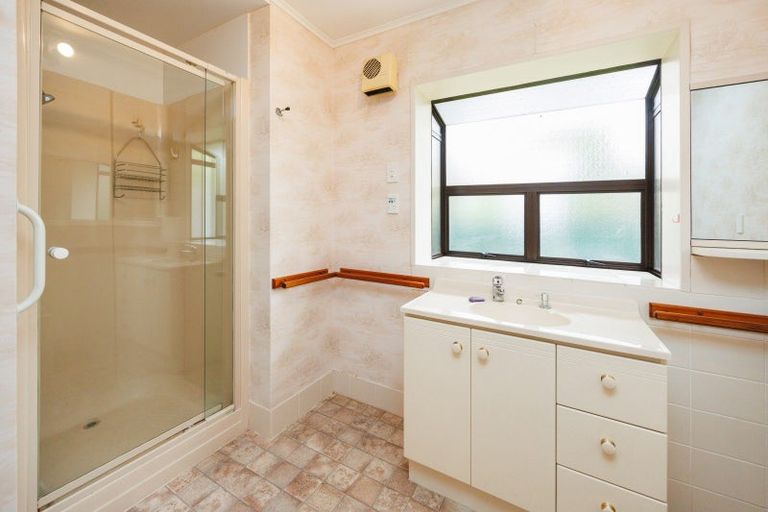 Photo of property in 8 Gregory Close, Palmerston North, 4414