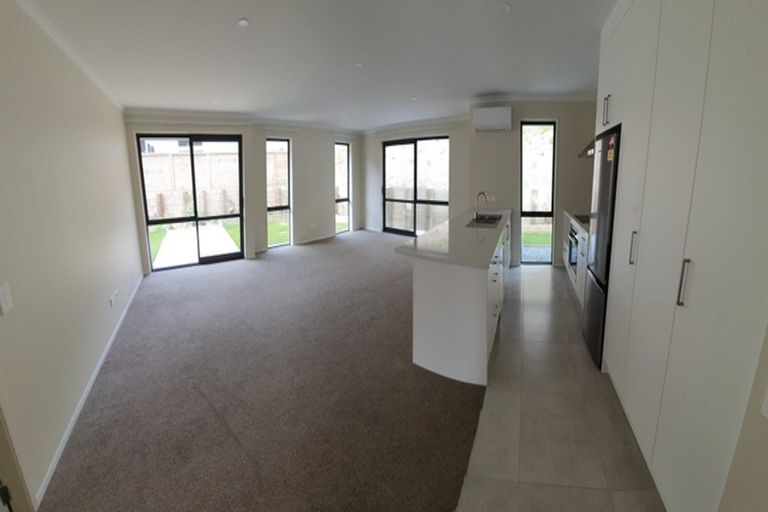 Photo of property in 10 Grapnel Lane, Whitby, Porirua, 5024