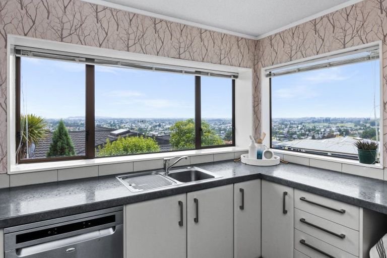 Photo of property in 90 Churchill Drive, Taradale, Napier, 4112