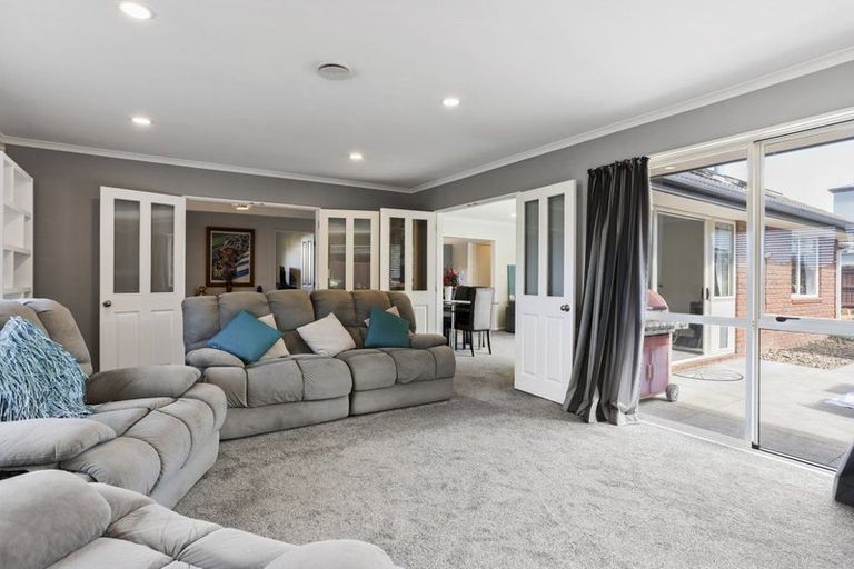 Photo of property in 1 Flaxgrove Place, Parklands, Christchurch, 8083