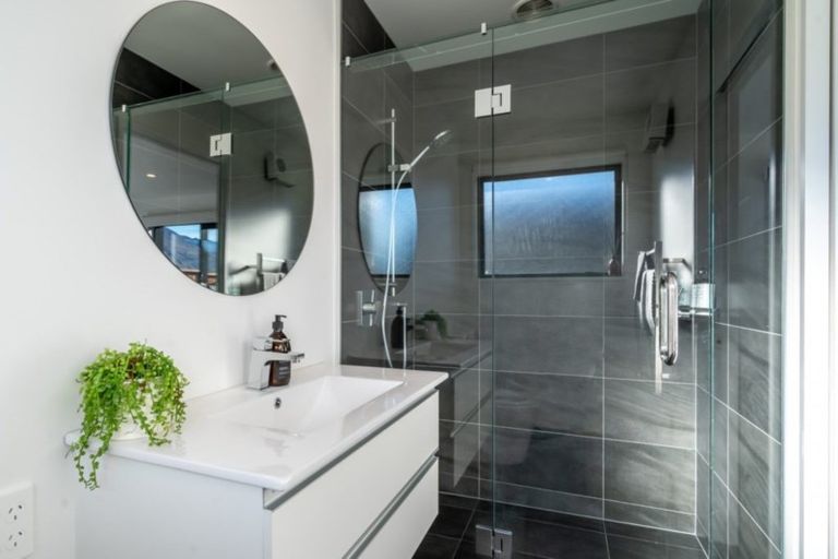 Photo of property in 46 Mount Creighton Crescent, Wanaka, 9305