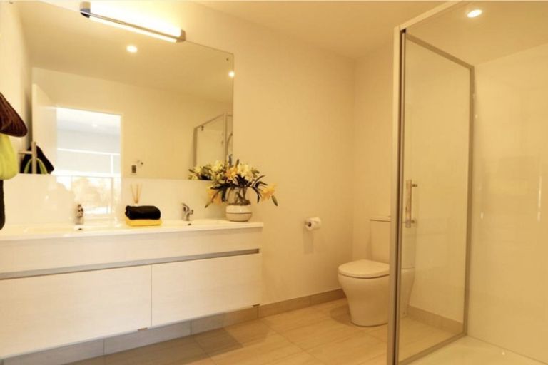 Photo of property in 5b Melia Place, Stanmore Bay, Whangaparaoa, 0932
