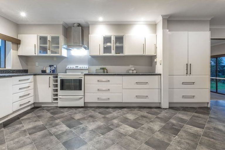 Photo of property in 189 Tararua Road, Levin, 5571