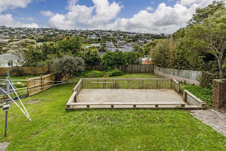 Photo of property in 20 Shanaway Rise, Hillcrest, Auckland, 0627