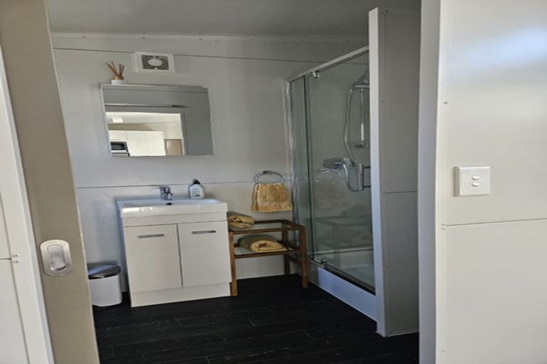 Photo of property in 52a Ferry Parade, Herald Island, Auckland, 0618