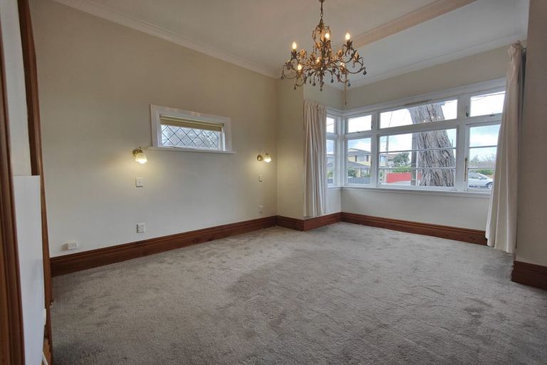 Photo of property in 28 Whites Line West, Woburn, Lower Hutt, 5010