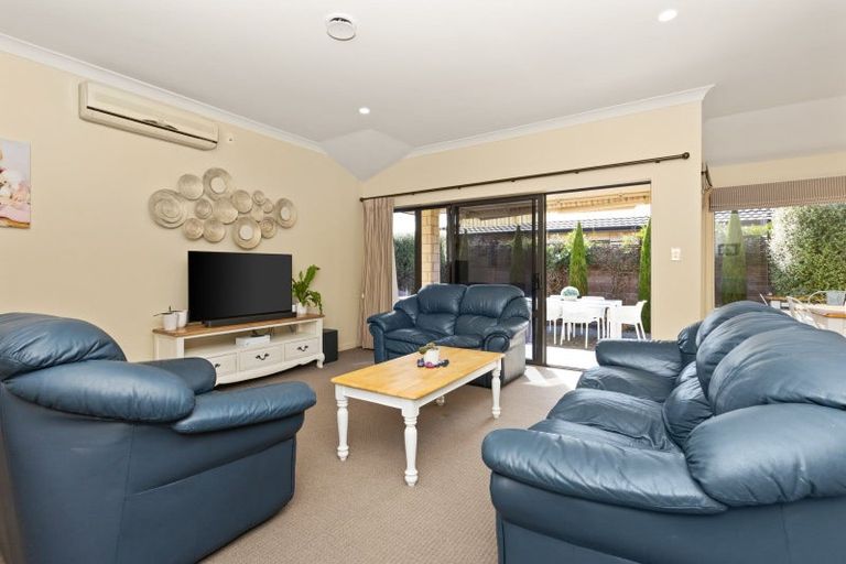 Photo of property in 6b Neeve Place, Taradale, Napier, 4112