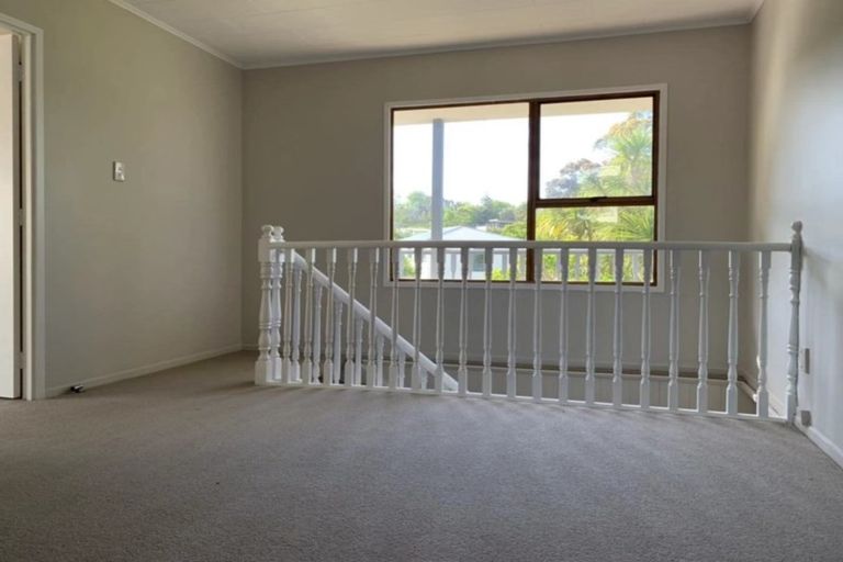 Photo of property in 72 Seaview Road, Glenfield, Auckland, 0629