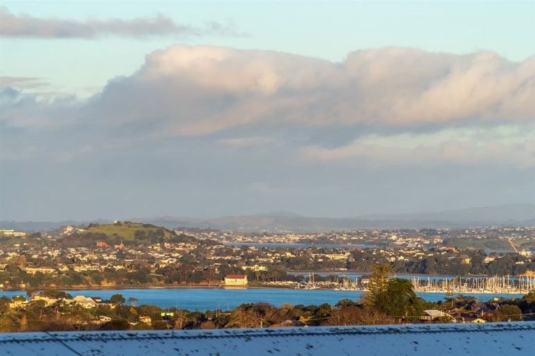 Photo of property in 4/8 City View Terrace, Birkenhead, Auckland, 0626