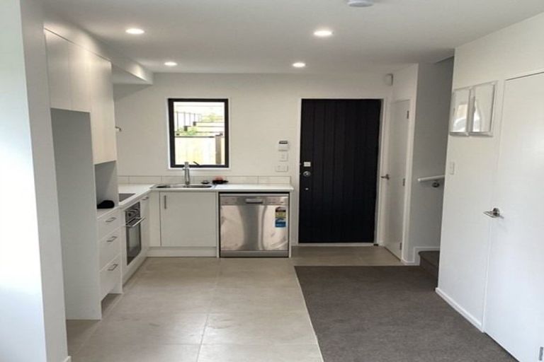 Photo of property in 43 Raupeti Lane, Henderson, 0612