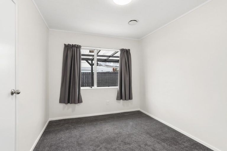 Photo of property in 2/152 Rathgar Road, Henderson, Auckland, 0610