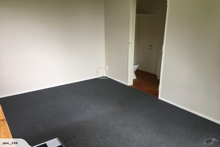 Photo of property in 17 Mcclintock Road, Massey, Auckland, 0614