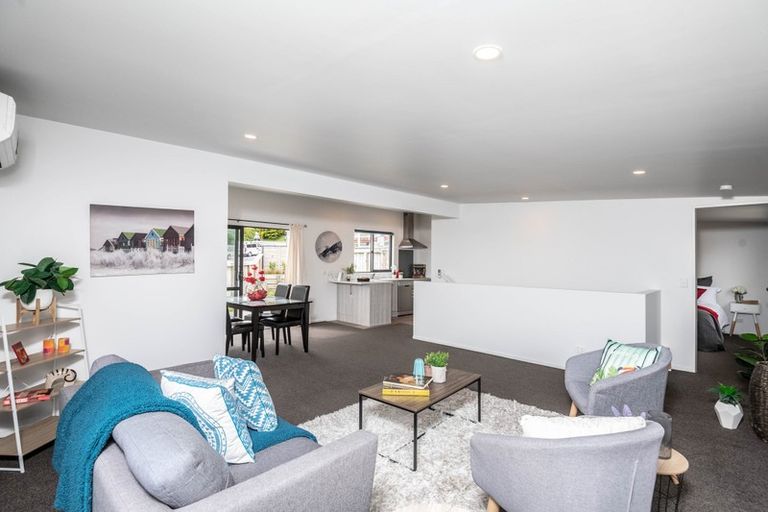 Photo of property in 106b Glanmire Road, Newlands, Wellington, 6037