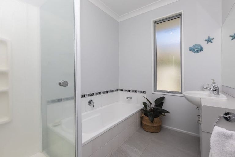 Photo of property in 3 Handel Close, Northwood, Christchurch, 8051